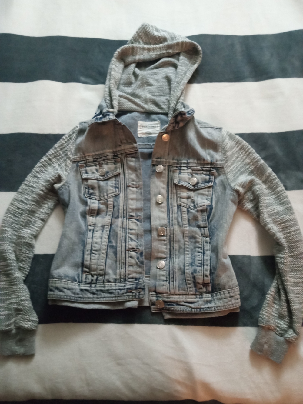 Woman's Two-Tone Hooded Denim Jacket - Gray